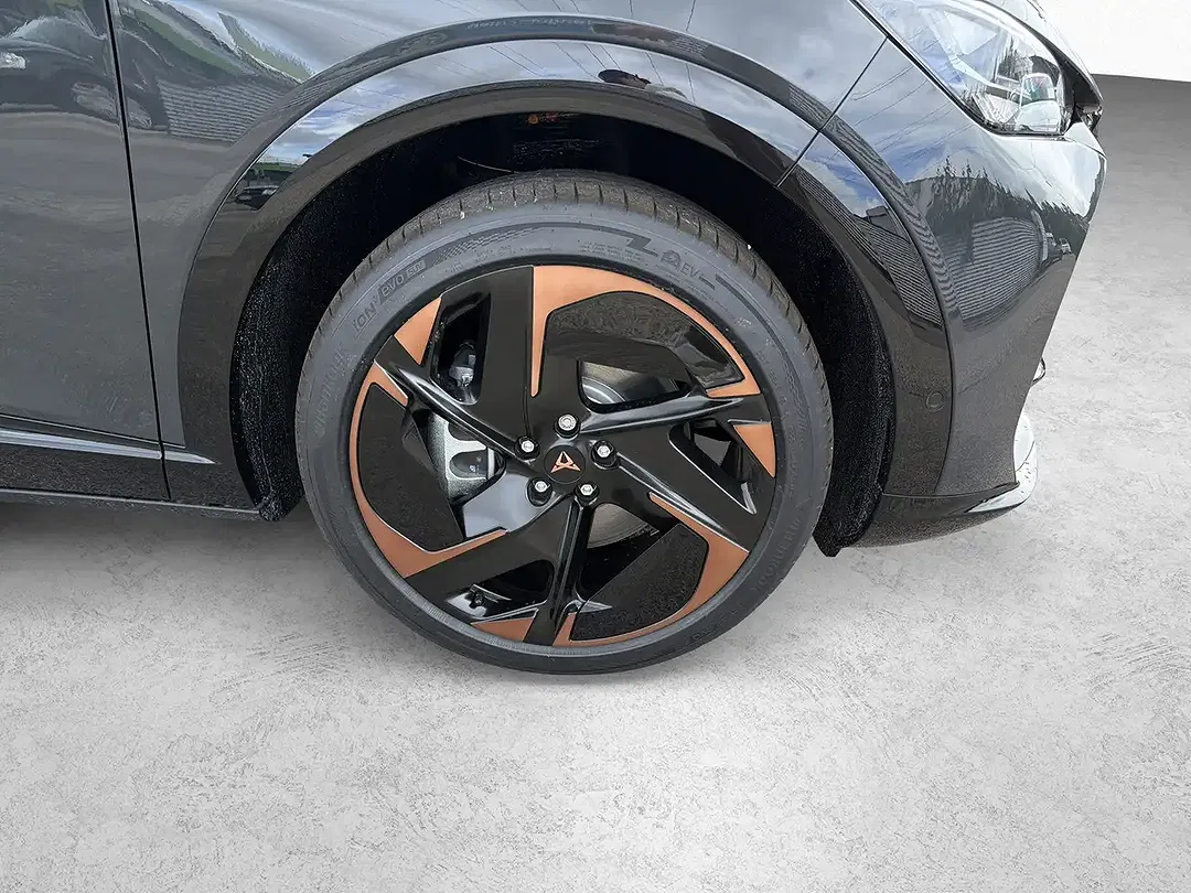 CUPRA Tavascan - Thumbnail 4
