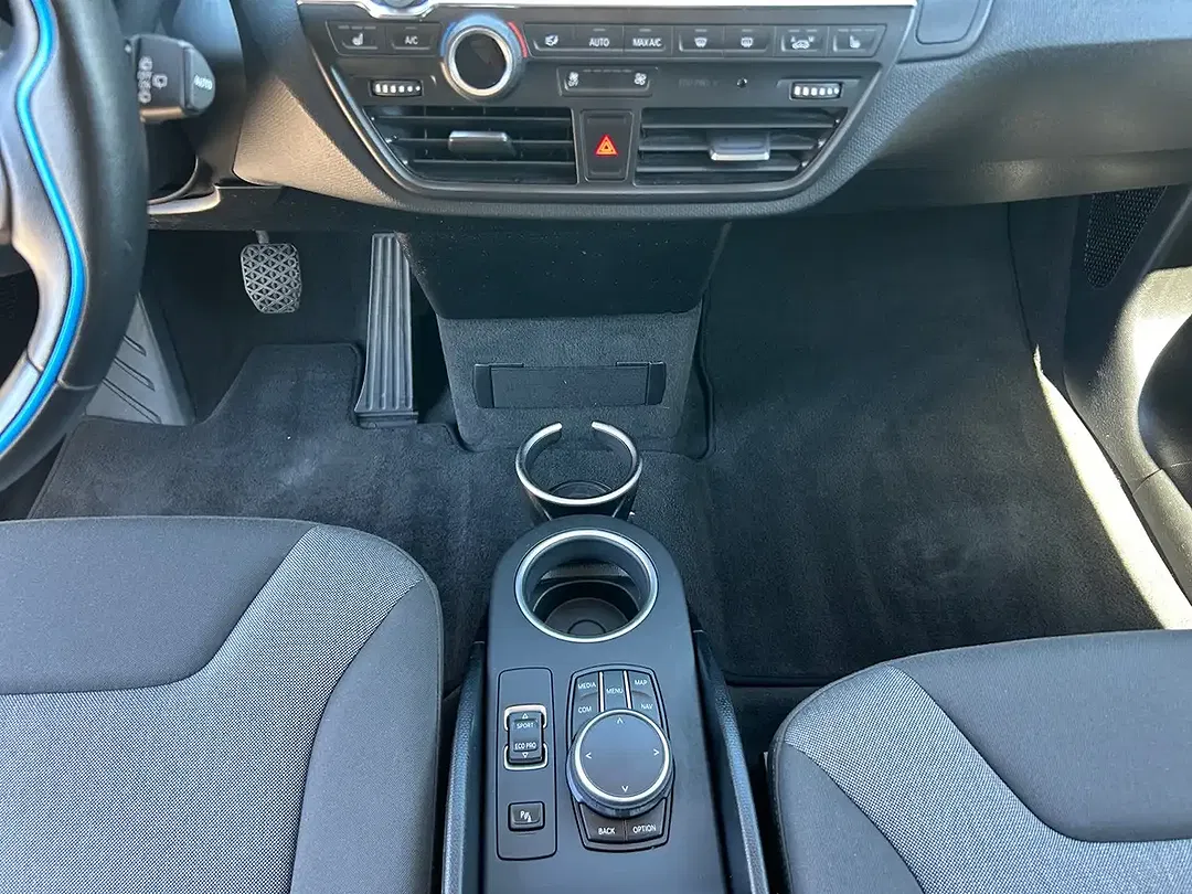 BMW i3 - Thumbnail 12