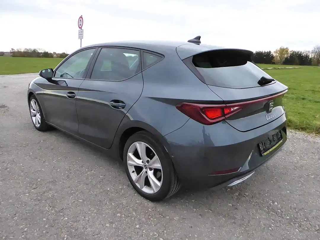 SEAT Leon - Thumbnail 4