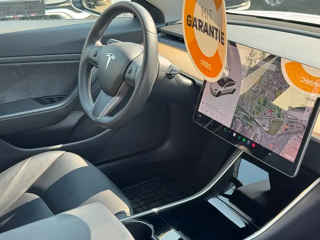 Tesla Model 3 - Thumbnail 15