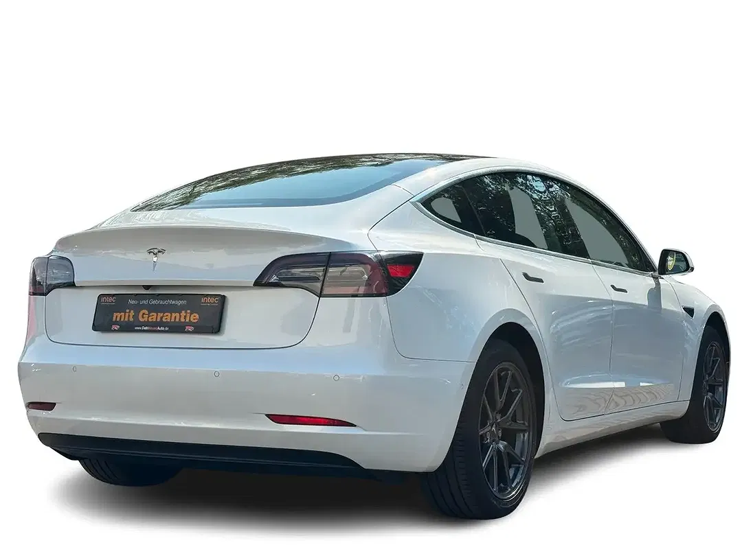 Tesla Model 3 - Thumbnail 6