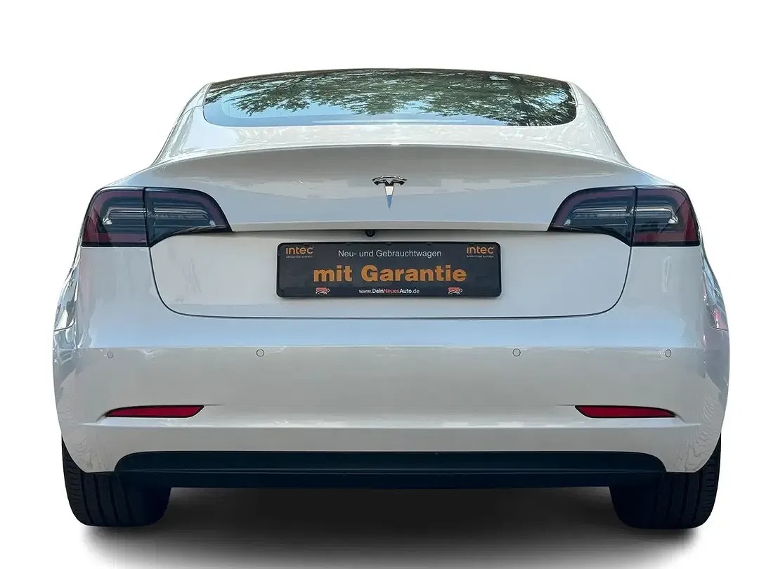 Tesla Model 3 - Thumbnail 7
