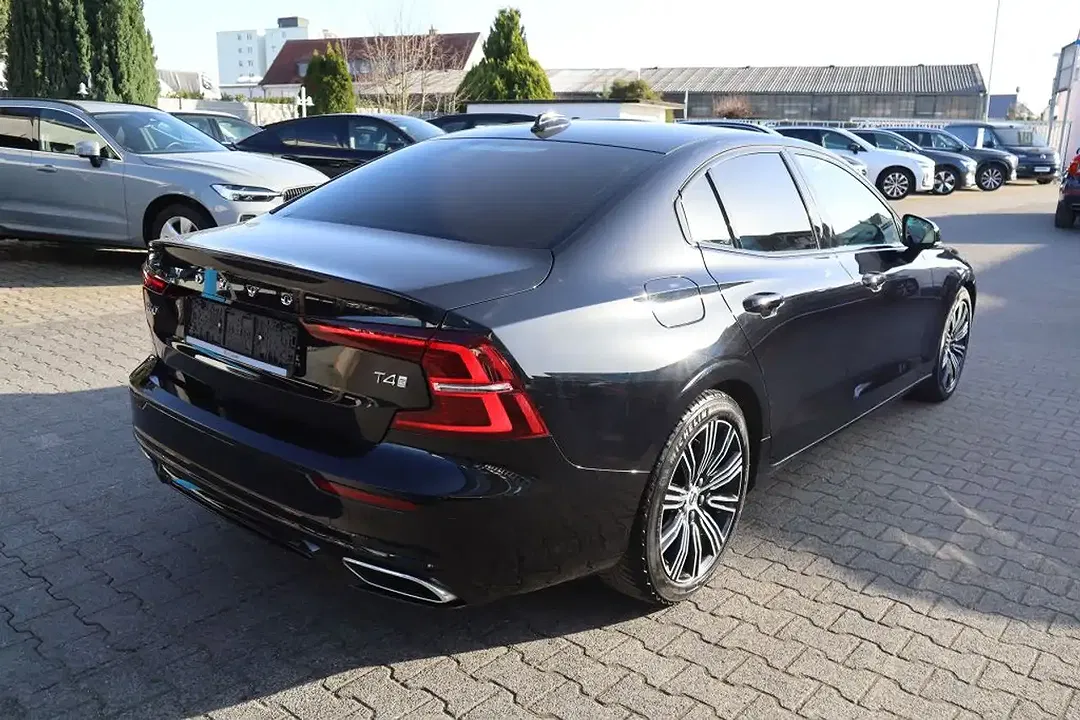 Volvo S60 - Thumbnail 4