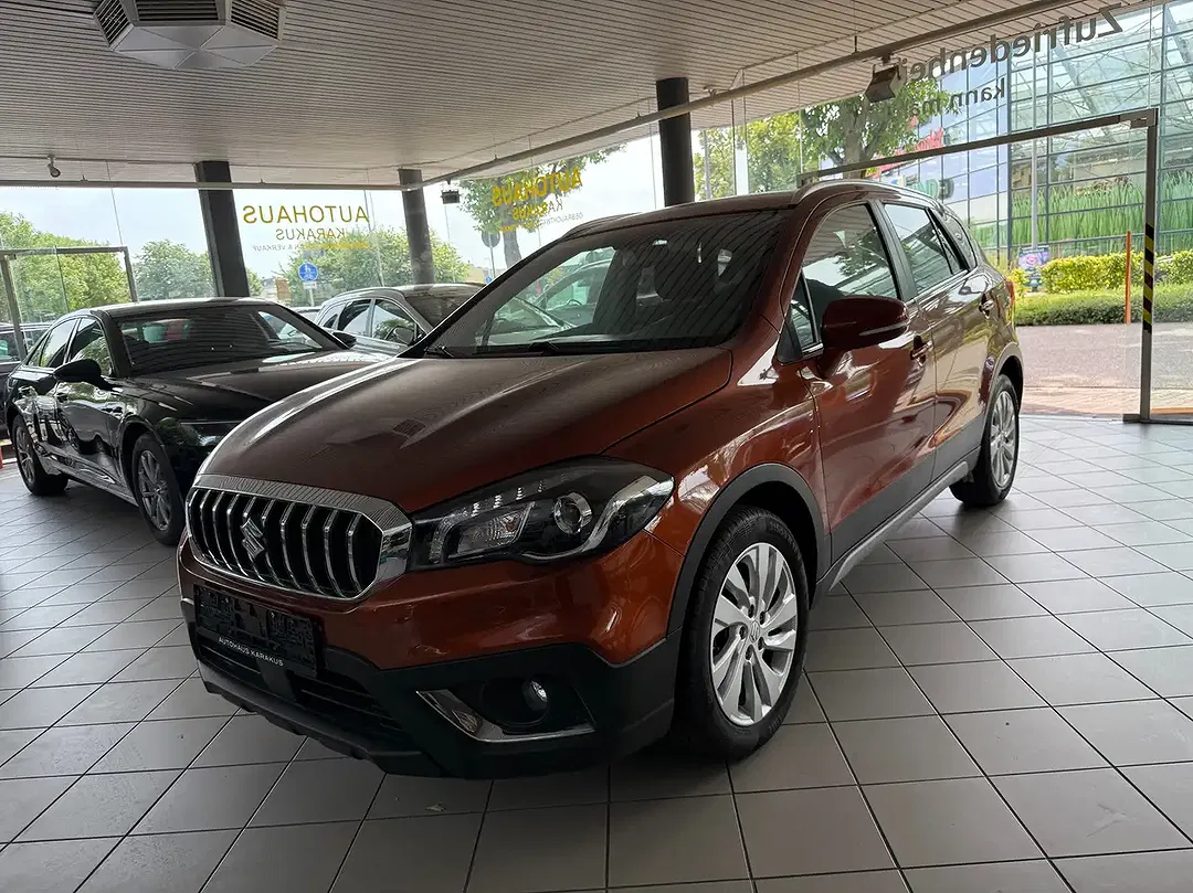 Suzuki SX4 S-Cross - Thumbnail 2