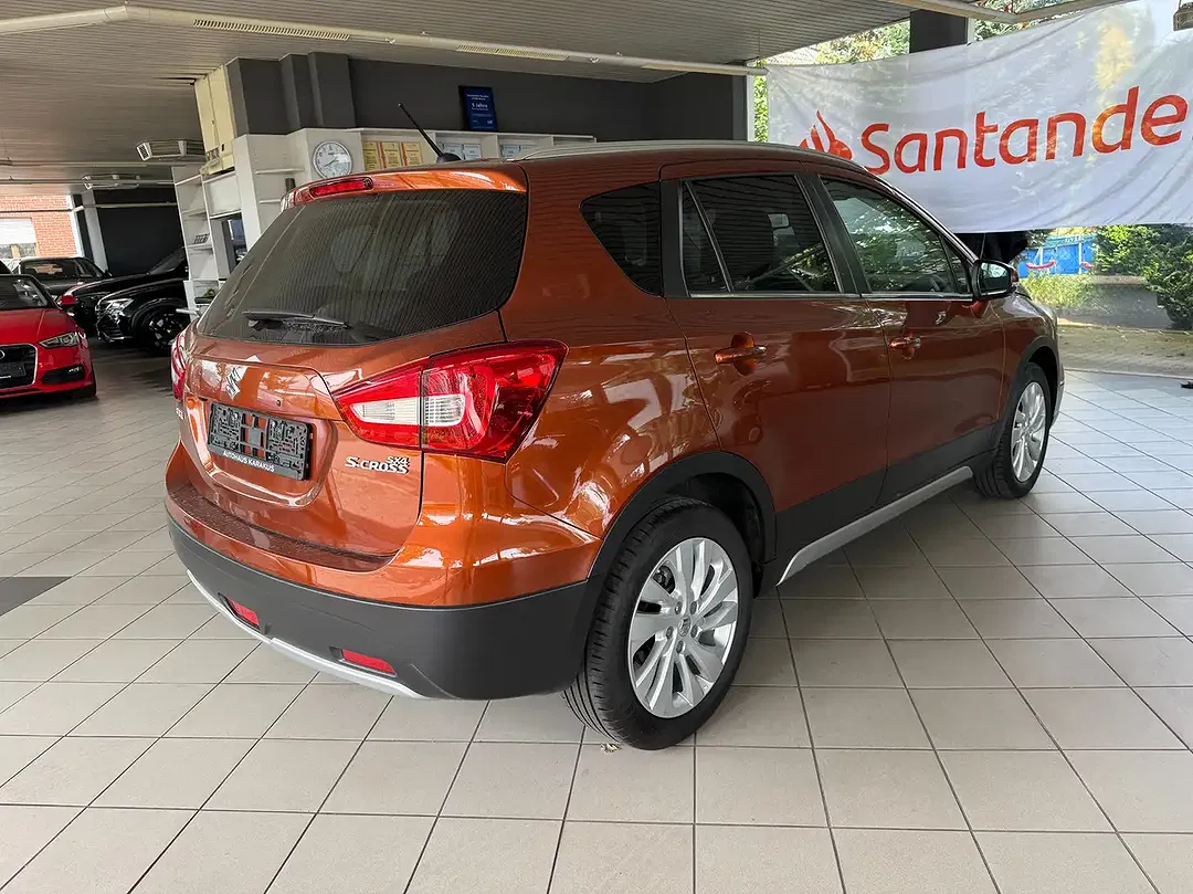 Suzuki SX4 S-Cross - Thumbnail 3