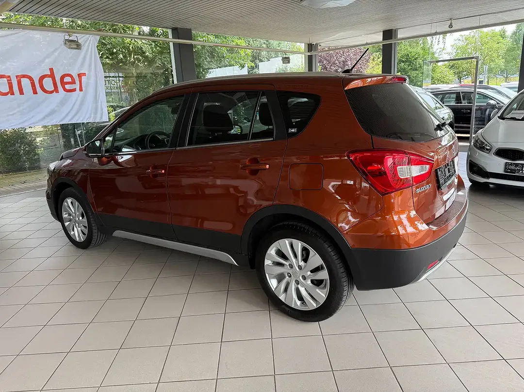 Suzuki SX4 S-Cross - Thumbnail 4
