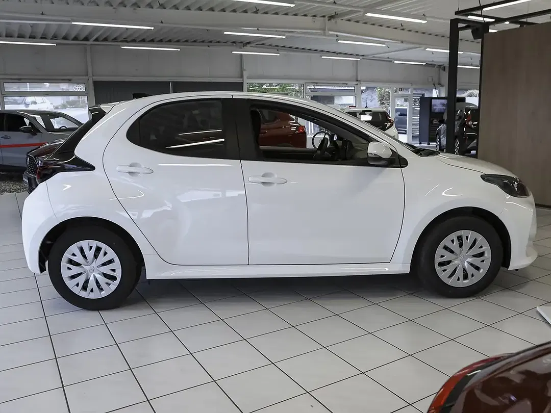 Toyota Yaris - Thumbnail 3