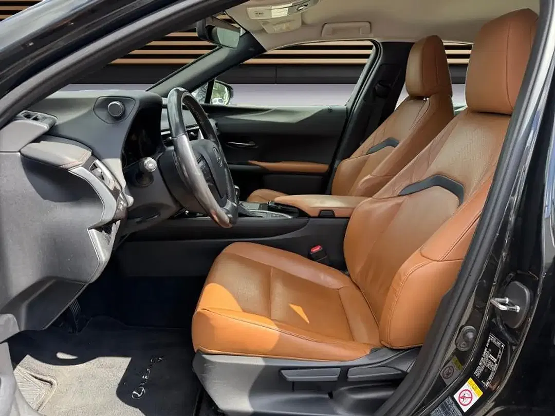 Lexus UX 250h - Thumbnail 10