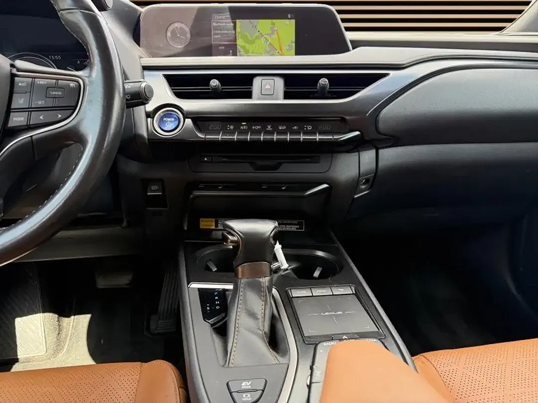 Lexus UX 250h - Thumbnail 14