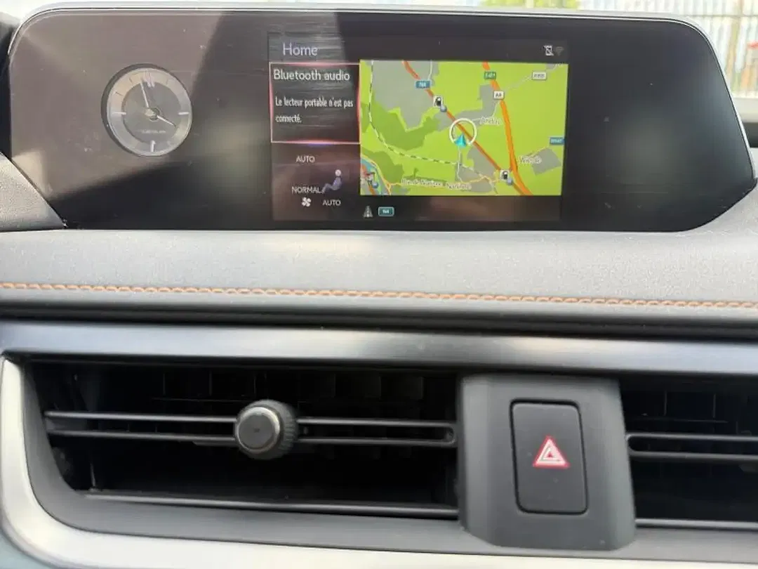 Lexus UX 250h - Thumbnail 17