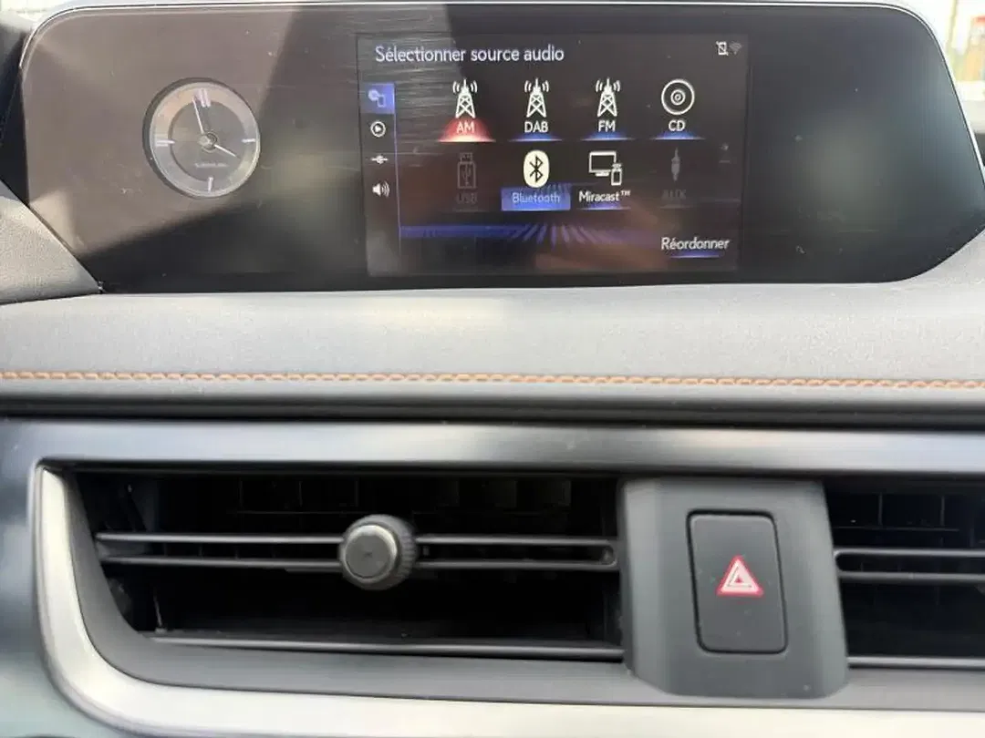 Lexus UX 250h - Thumbnail 18