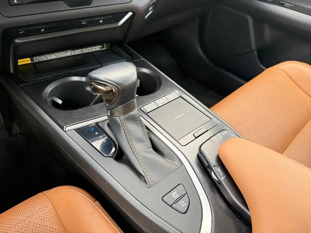 Lexus UX 250h - Thumbnail 22