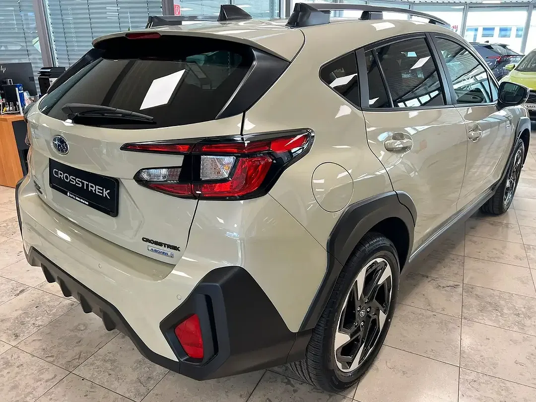 Subaru Crosstrek - Thumbnail 5