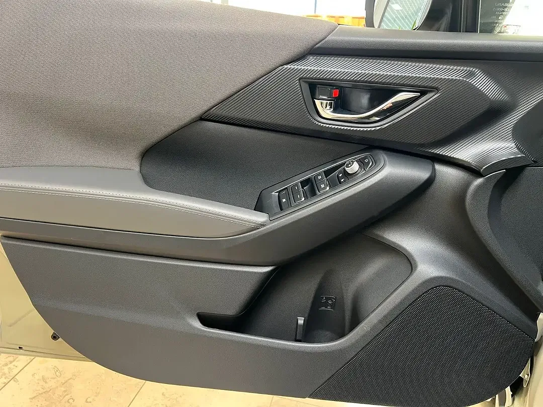 Subaru Crosstrek - Thumbnail 9