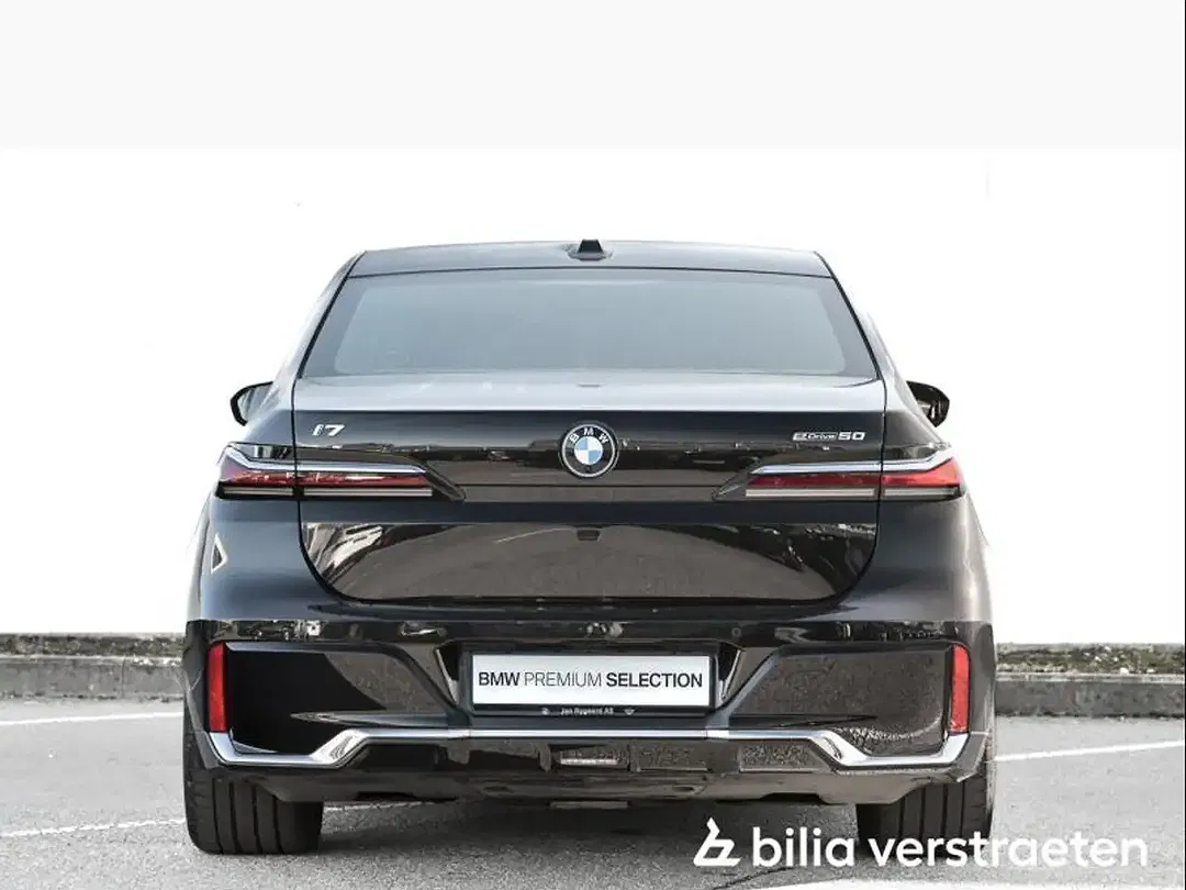 BMW i7 - Thumbnail 4