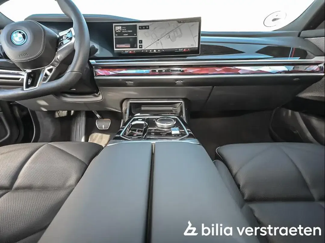 BMW i7 - Thumbnail 7