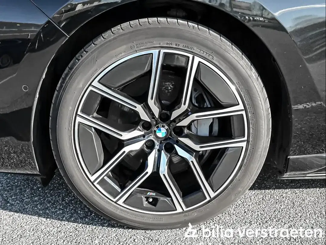 BMW i7 - Thumbnail 8