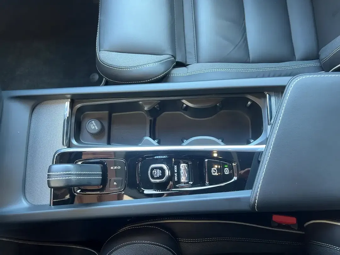 Volvo S60 - Thumbnail 8