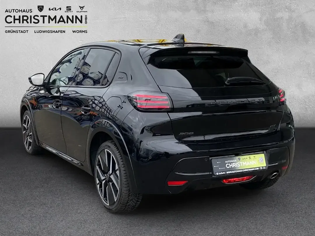 Peugeot 208 - Thumbnail 3