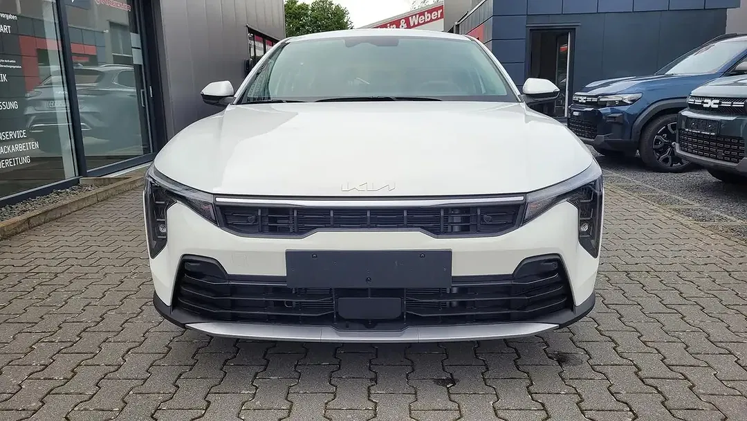 Kia K4 - Thumbnail 2