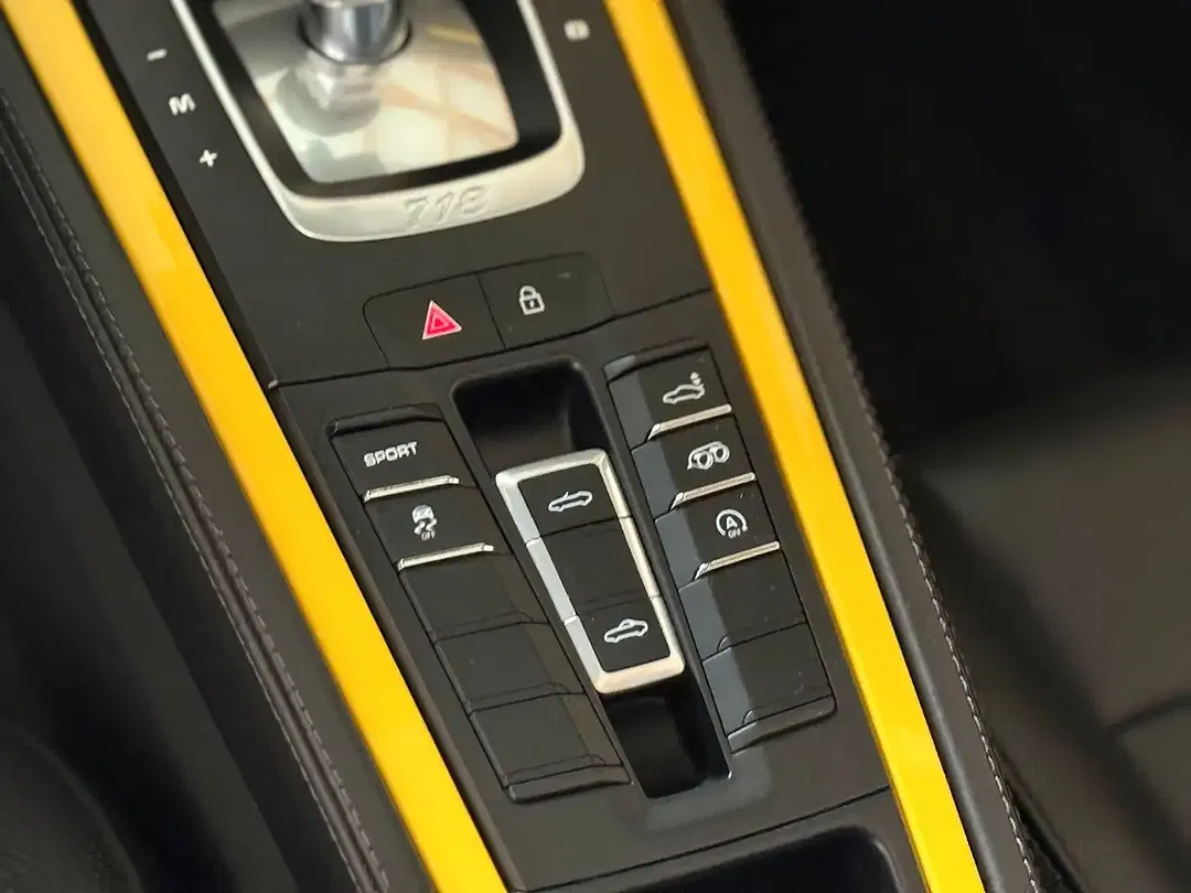 Porsche Boxster - Thumbnail 11