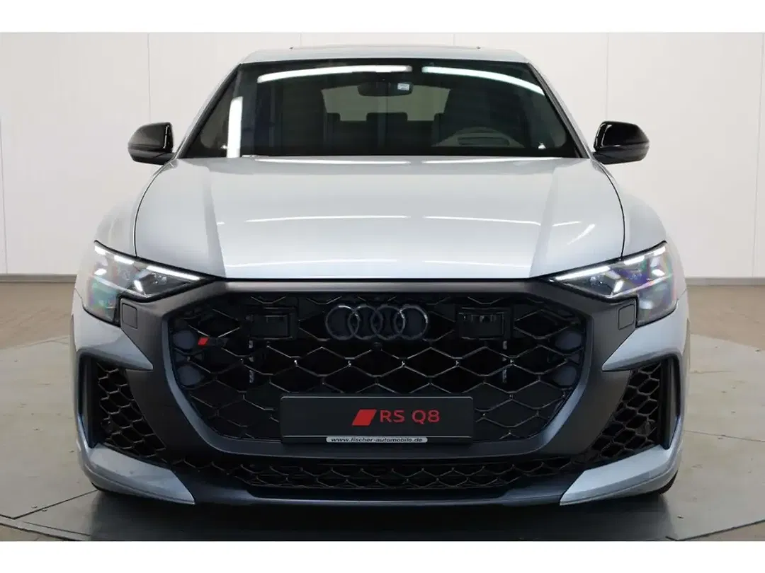 Audi RS Q8 - Thumbnail 2