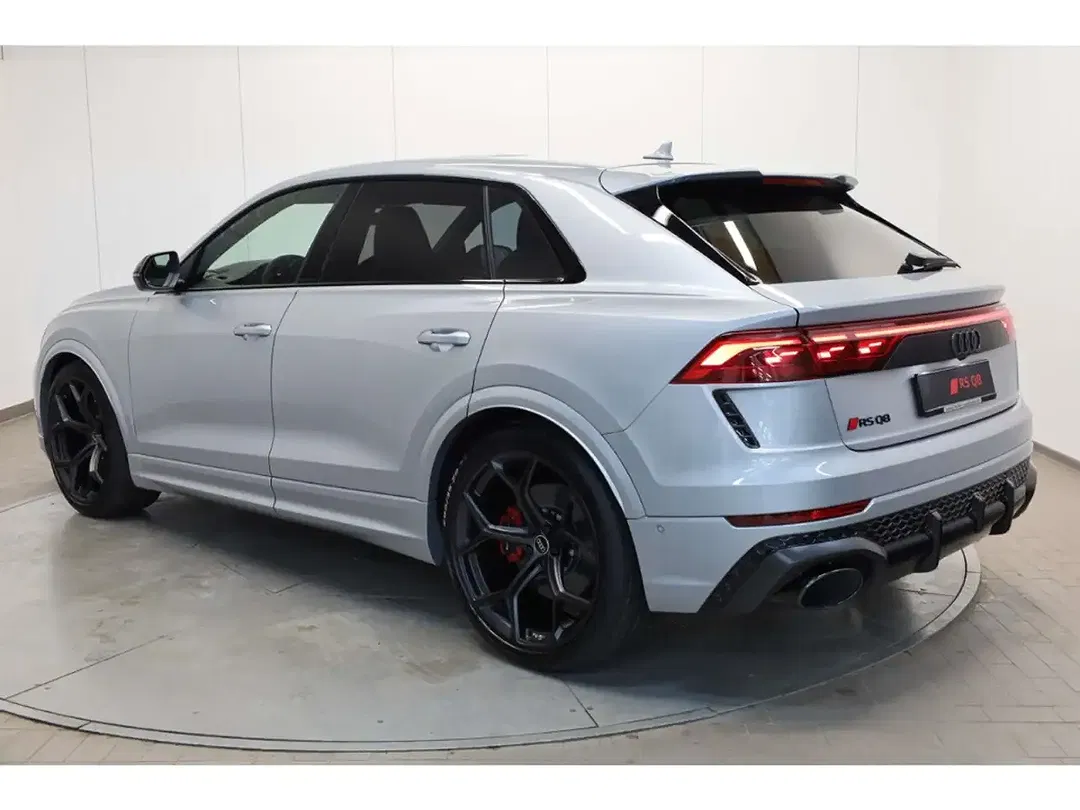 Audi RS Q8 - Thumbnail 3