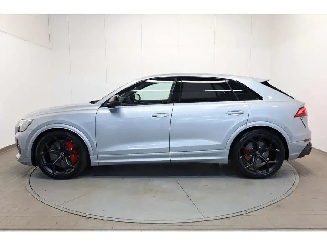 Audi RS Q8 - Thumbnail 4