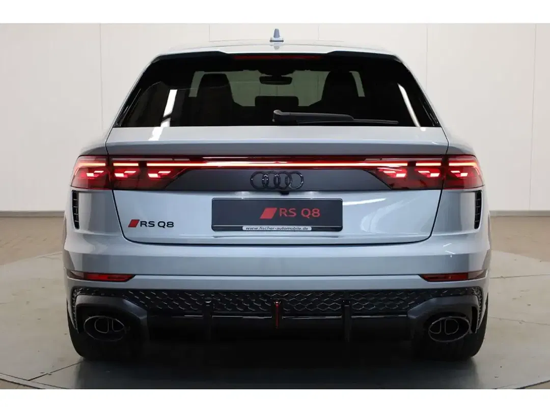 Audi RS Q8 - Thumbnail 5