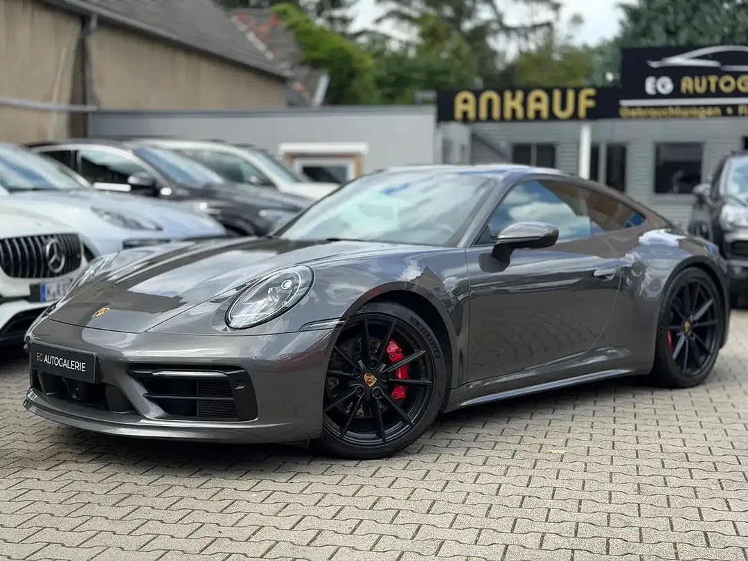 Porsche 992 - Thumbnail 2