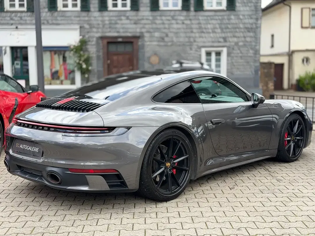 Porsche 992 - Thumbnail 4
