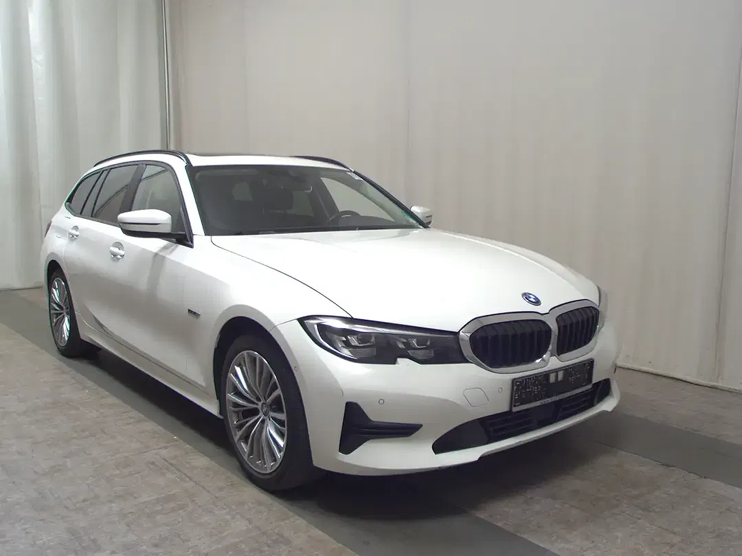 BMW 320 - Thumbnail 3
