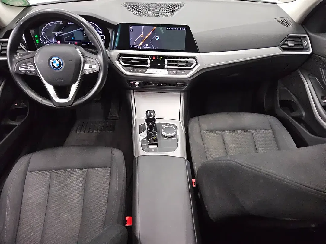 BMW 320 - Thumbnail 5