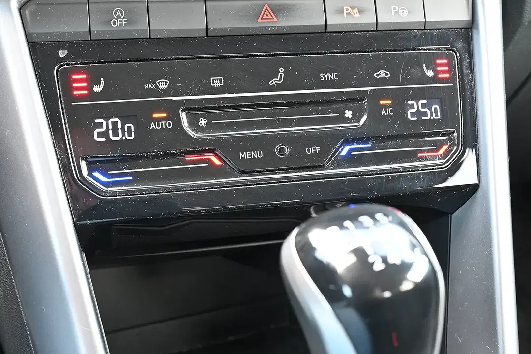 Volkswagen T-Roc - Thumbnail 14