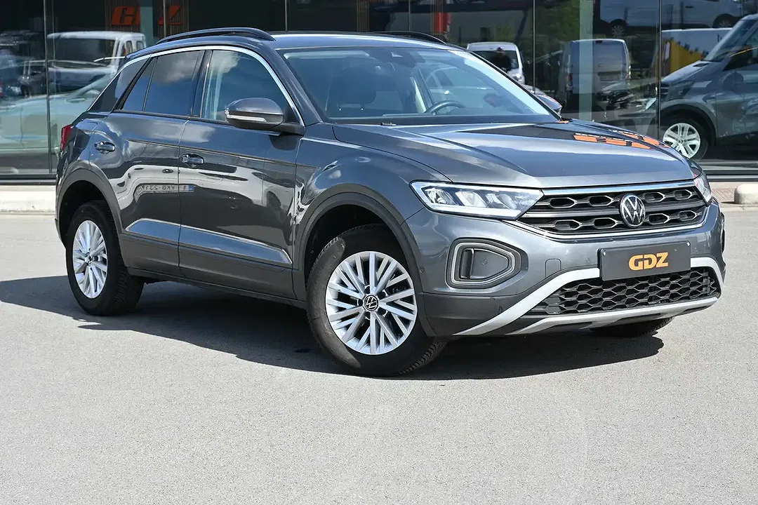 Volkswagen T-Roc - Thumbnail 2