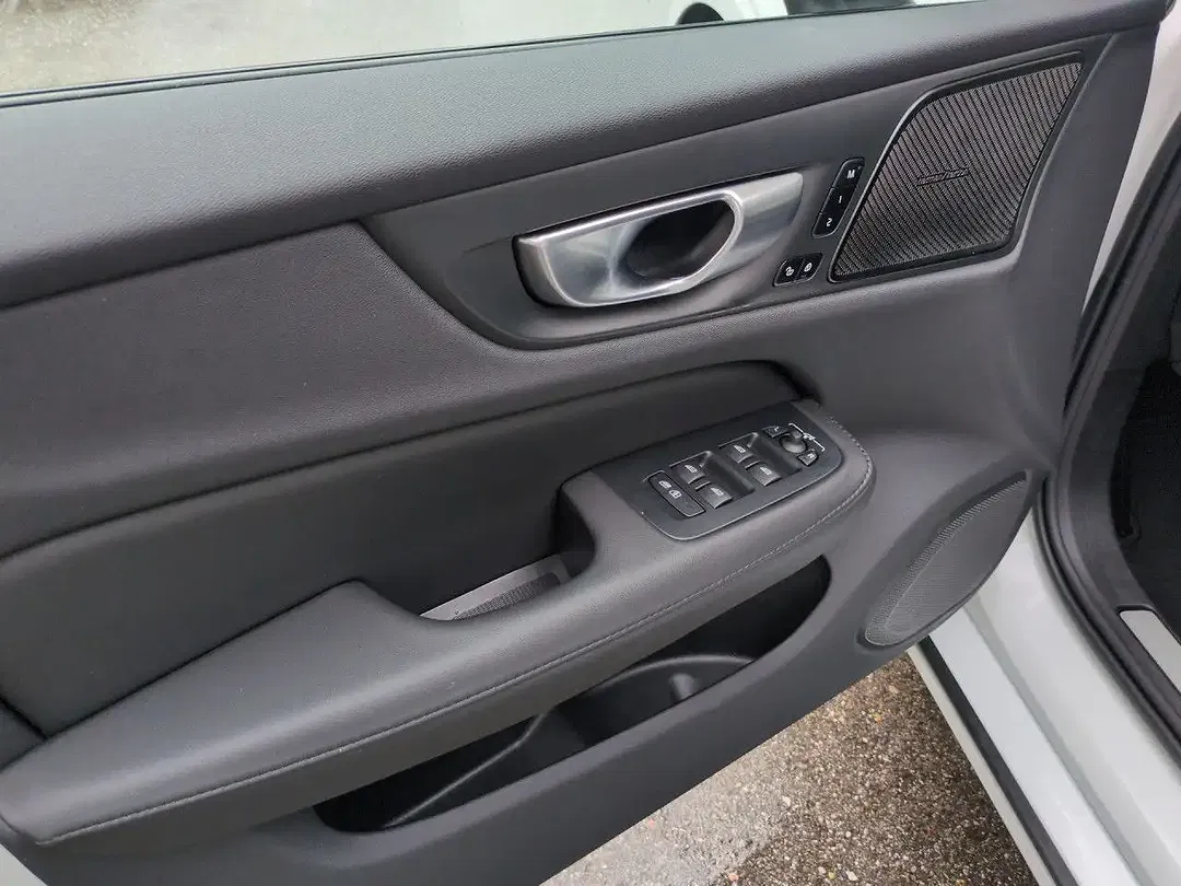Volvo V60 - Thumbnail 5