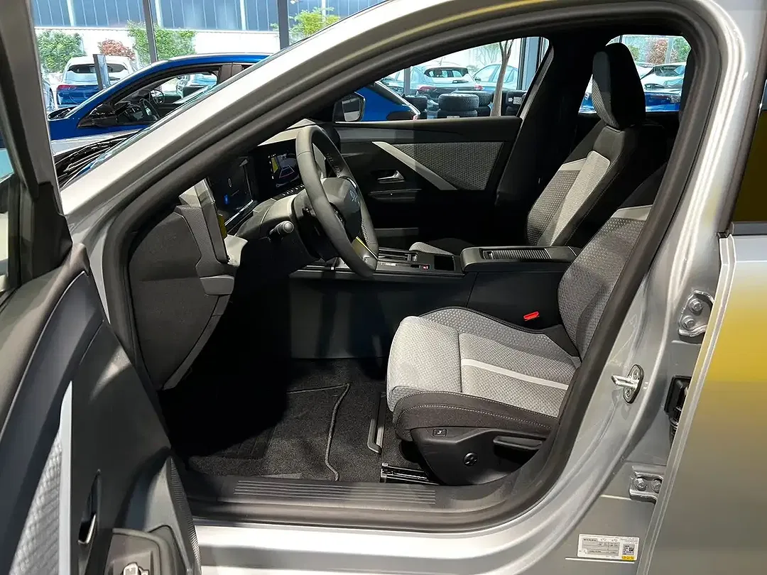 Opel Astra - Thumbnail 9