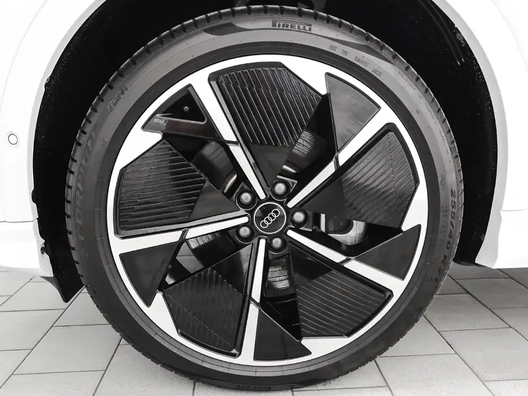 Audi Q4 e-tron - Thumbnail 3
