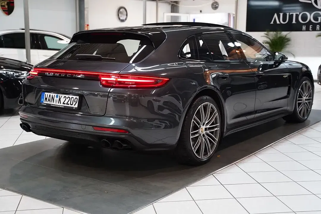 Porsche Panamera - Thumbnail 4