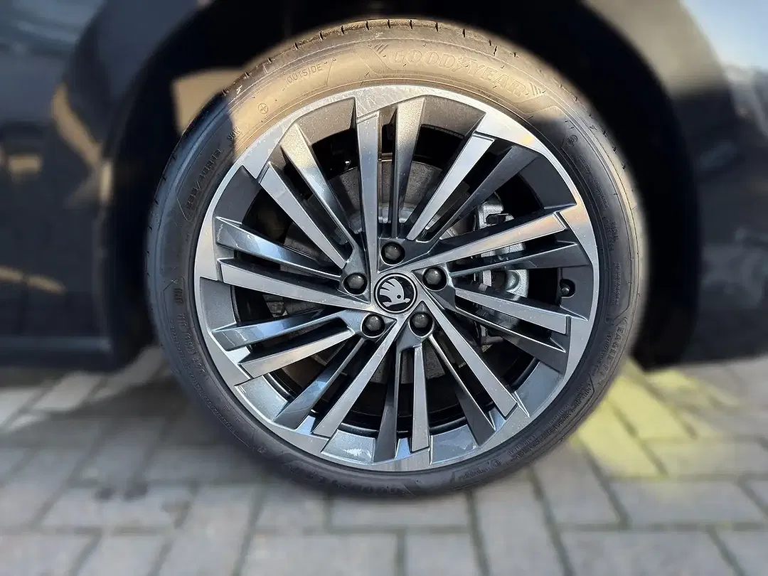 Skoda Superb - Thumbnail 5