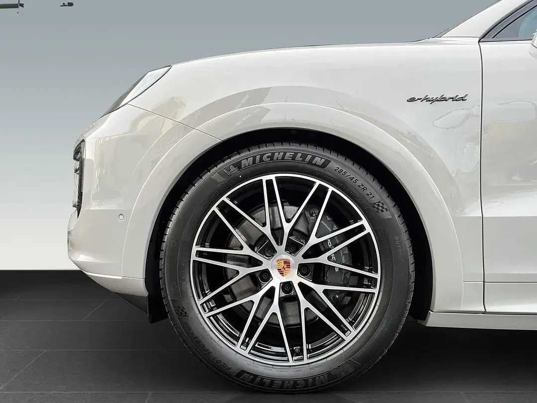 Porsche Cayenne - Thumbnail 8