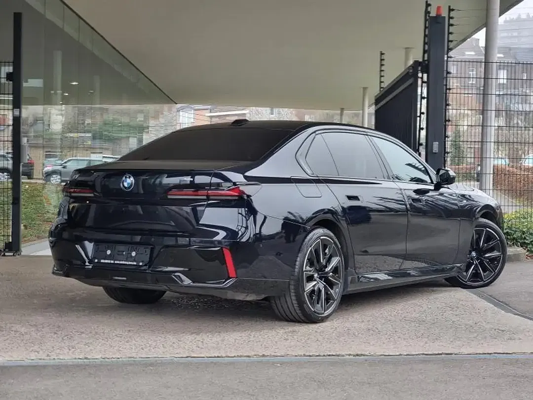 BMW i7 - Thumbnail 5