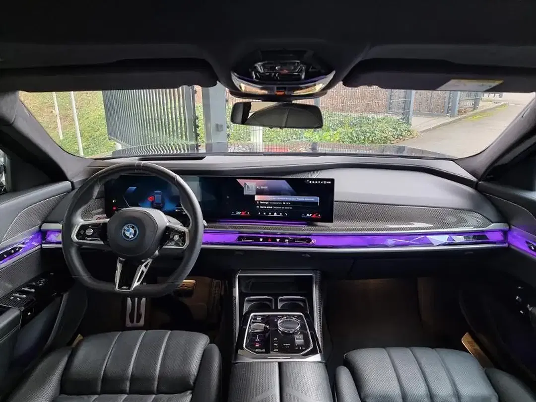 BMW i7 - Thumbnail 7