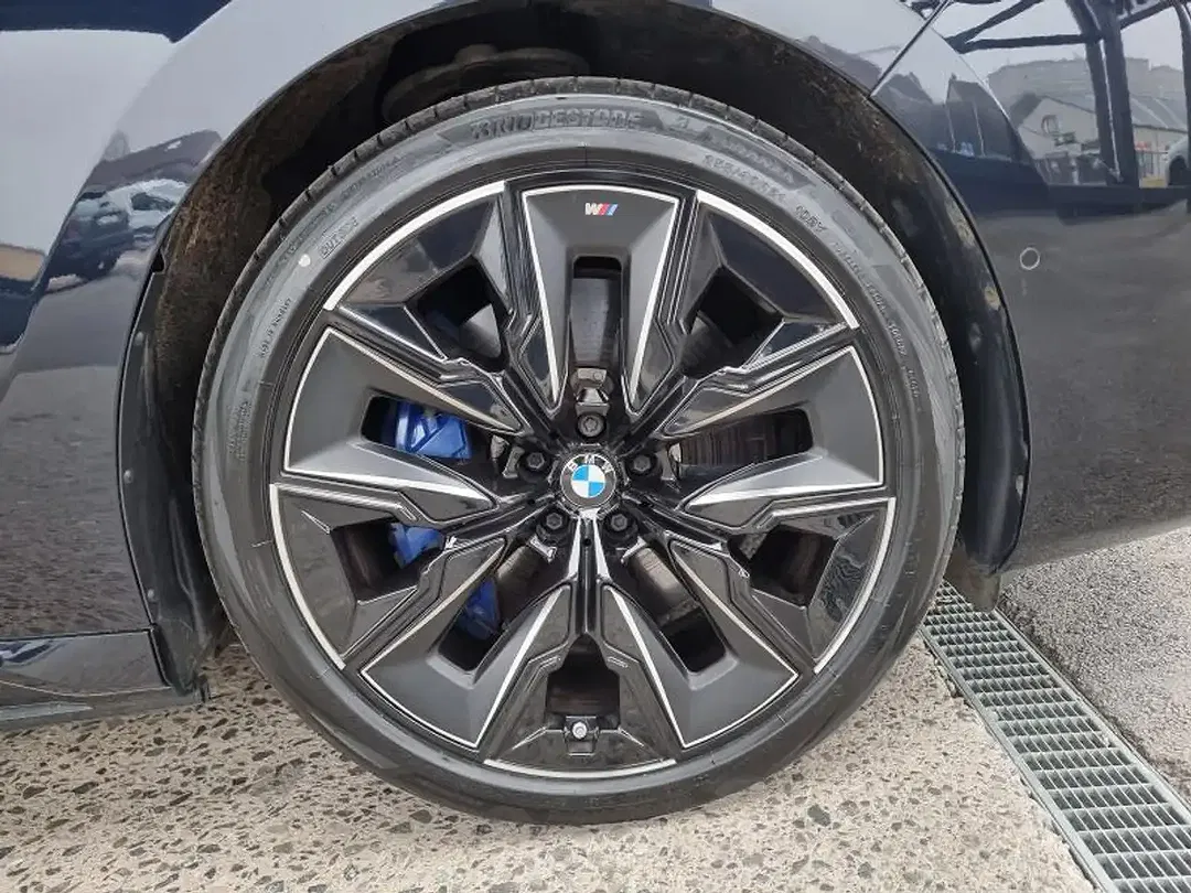 BMW i7 - Thumbnail 8