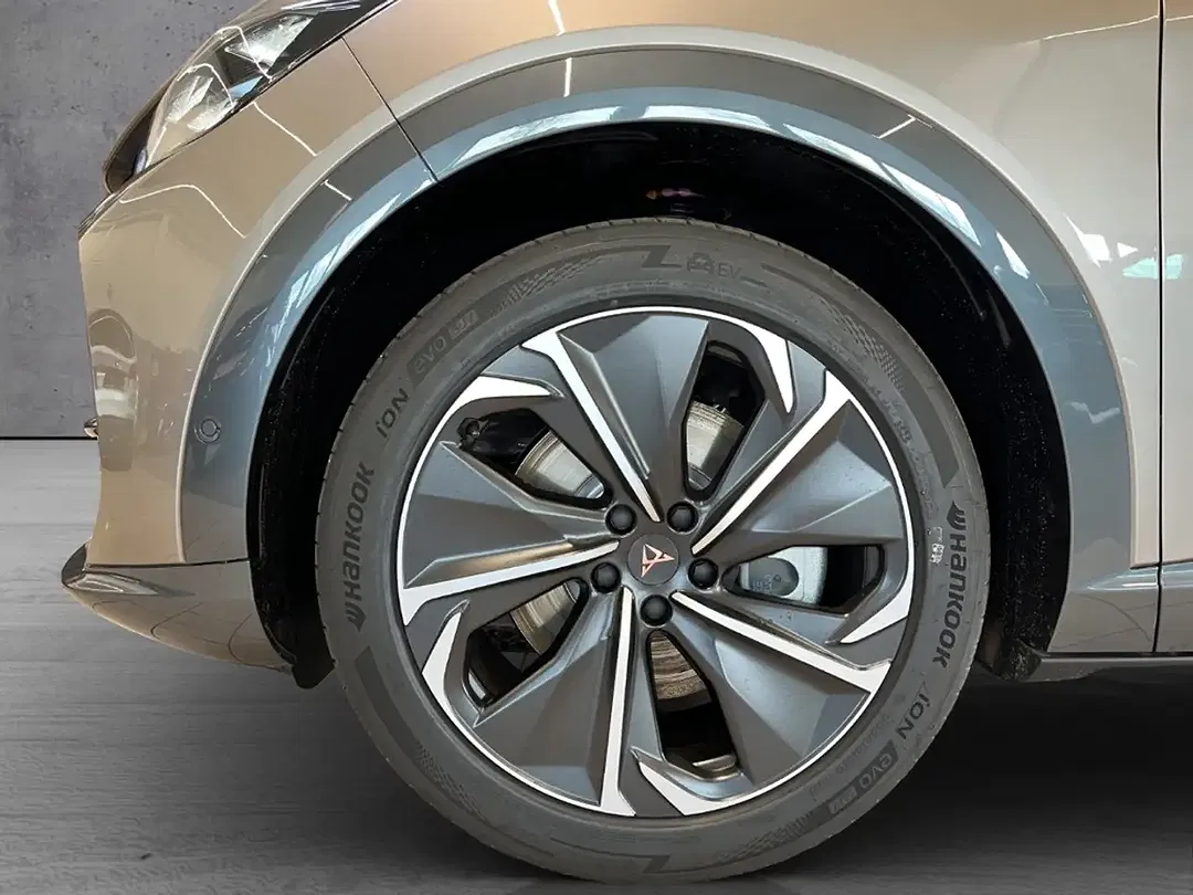 CUPRA Tavascan - Thumbnail 4