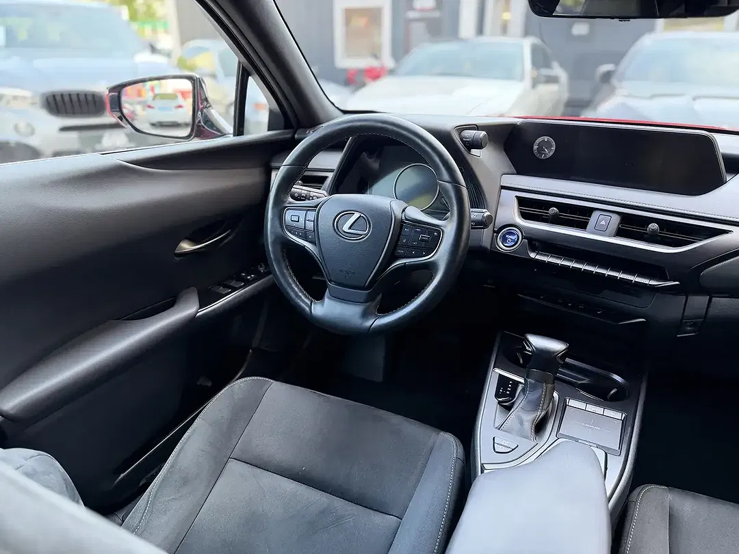 Lexus UX 250h - Thumbnail 11