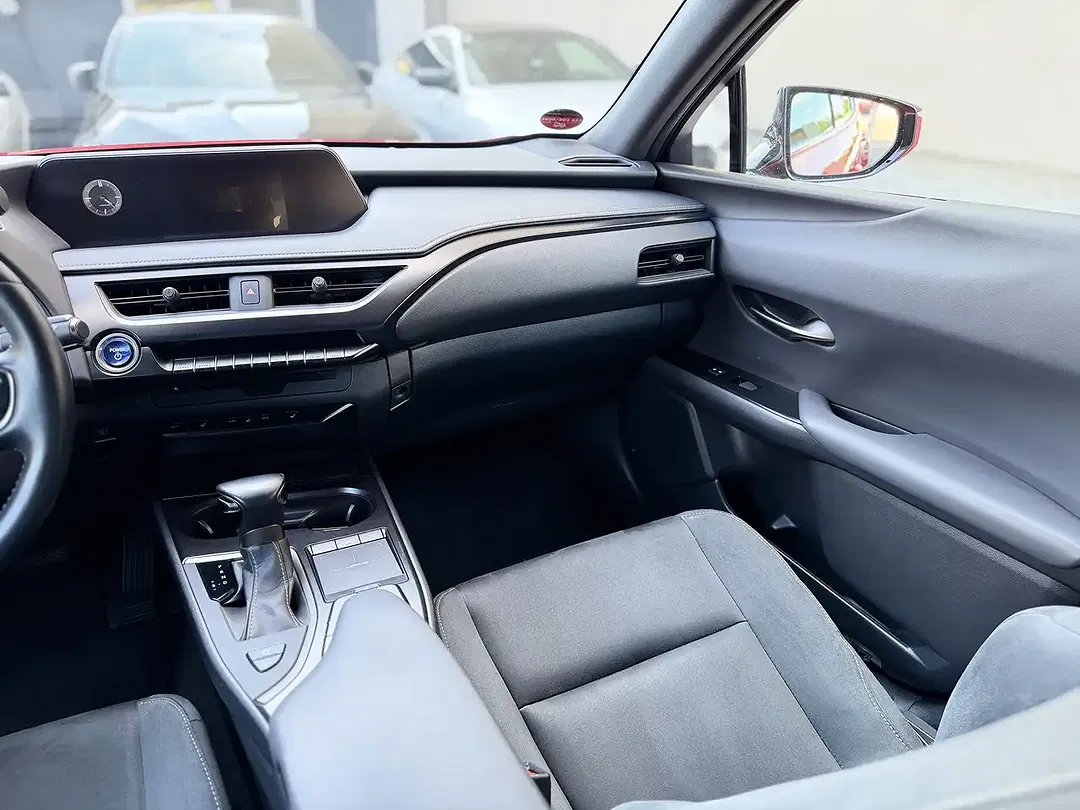 Lexus UX 250h - Thumbnail 12