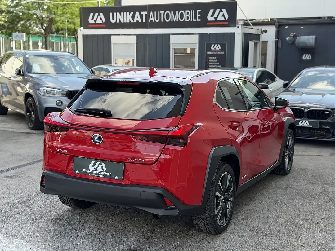 Lexus UX 250h - Thumbnail 3