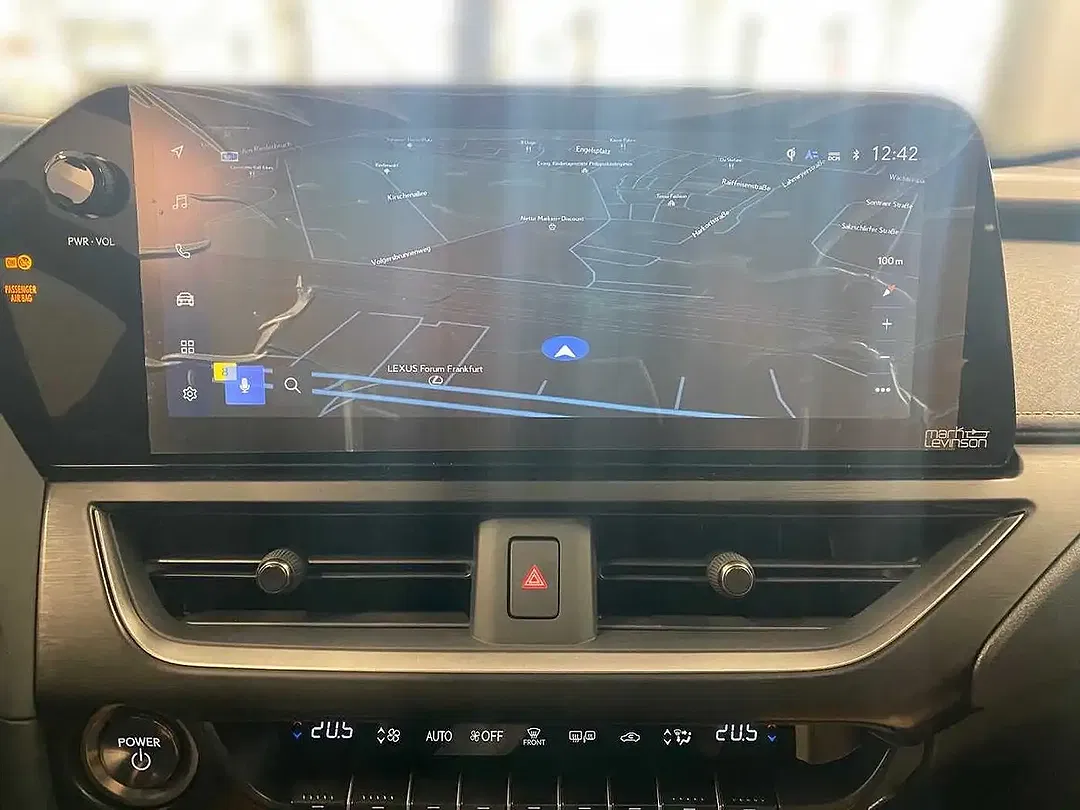 Lexus UX 300e - Thumbnail 13