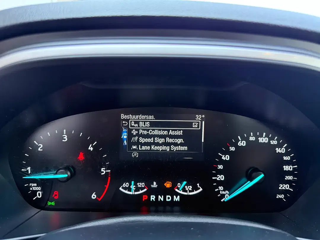 Ford Focus - Thumbnail 18